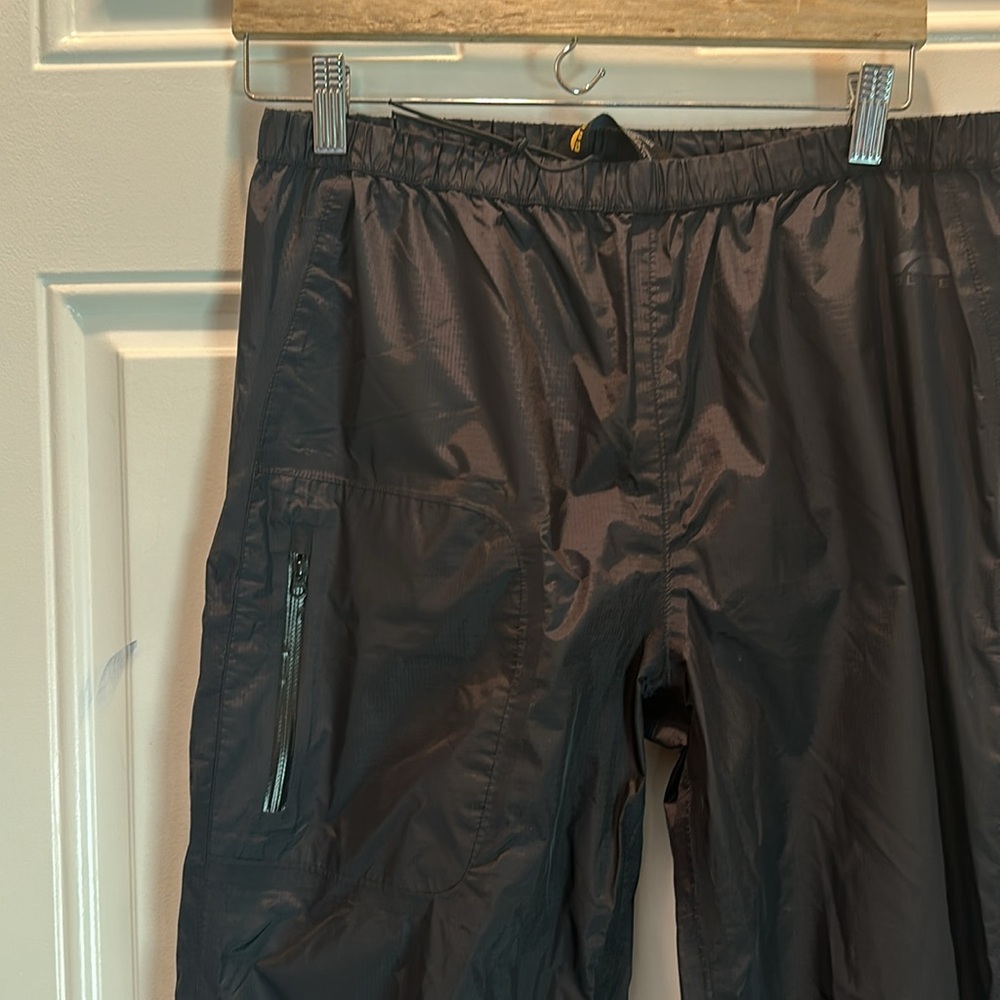 GoLite women’s rain pants size M- barely worn - Picture 2 of 5